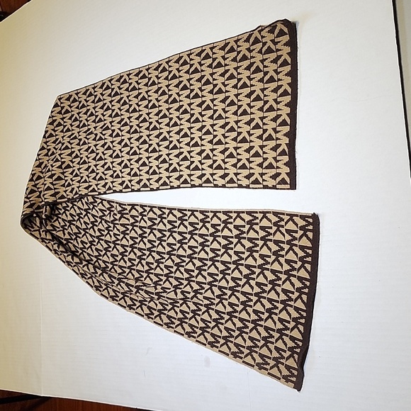 Michael Kors Scarf - Picture 7 of 7